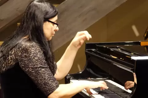 Pianistin Dhurata Lazo sorgte für die Musik im Theodor-Zink-Museum.
