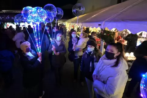 Balsam für die Seele: Im Winterdorf funkelten Lichter und Glitzer um die Wette. 