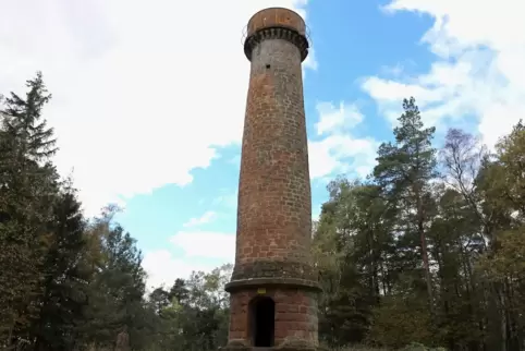 Der Ludwigsturm in Rhodt könnte vielleicht ein Wetterradar als Nachbarn bekommen. Der Ludwigsturm in Rhodt könnte vielleicht ein Wetterradar als Nachbarn bekommen.