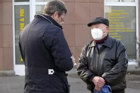 Kommt aus dem „Drei-Wälder-Eck“: Adolf Diller (rechts), hier im Gespräch mit Volker Endres.