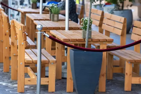 Insbesondere Firmen sagen ihre Weihnachtsfeiern in Lokalen ab. Insbesondere Firmen sagen ihre Weihnachtsfeiern in Lokalen ab.