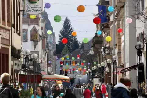 Landau hat eine lebendige Innenstadt. Damit dass so bleibt, fördert der Bund die Stadt. 