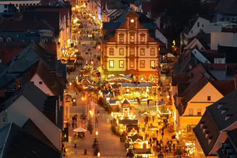 Der Weihnachtsmarkt in Speyer bleibt vorerst geöffnet. Allerdings gelten strengere Regeln. Der Weihnachtsmarkt in Speyer bleibt vorerst geöffnet. Allerdings gelten strengere Regeln.