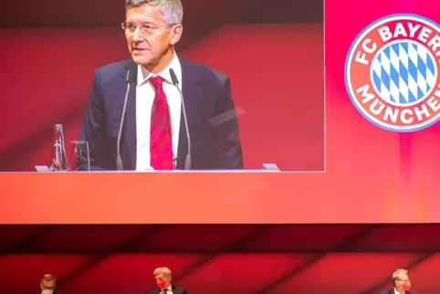 Buhrufe, Pfiffe, „Hainer raus“-Rufe: Herbert Hainer, Präsident des FC Bayern München, hat sich einiges anhören müssen. 