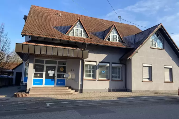 Die ehemalige Sparkasse in Kuhardt beherbergt bis Anfang Dezember das Baubüro der Deutschen glasfaser. 