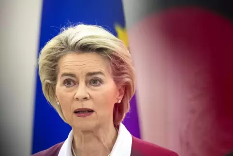 Ursula von der Leyen begründet ihren Vorstoß mit der Ausbreitung der neuen Omikron-Variante.