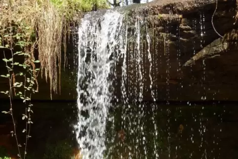 Höhepunkt des Pfads ist der Wasserfall im „Kessel“. 