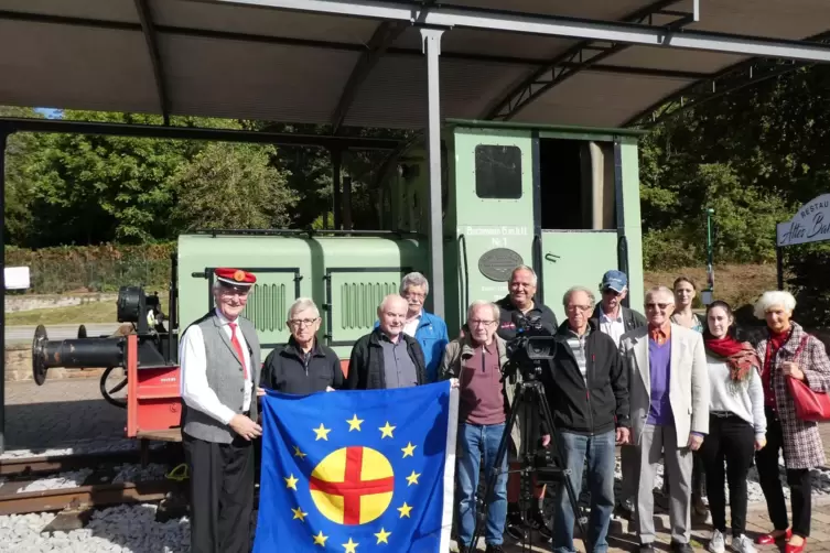 Die Mitglieder der Arbeitsgemeinschaft grenzüberschreitender Eisenbahnfreunde, hier bei ihrem Treffen in Dahn-Reichenbach. 