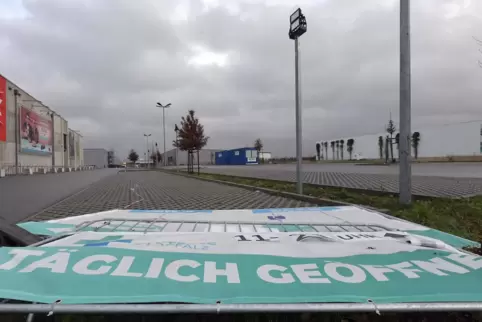 Der Sturm hat die Schnelltest-Zelte am Cineplex zerstört, ebenso die Beschilderung. 
