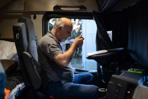 Alles muss möglichst schnell überall verfügbar sein, meist per Lkw, seltener per Bahn: Das scheint das Gebot unserer immer anspr