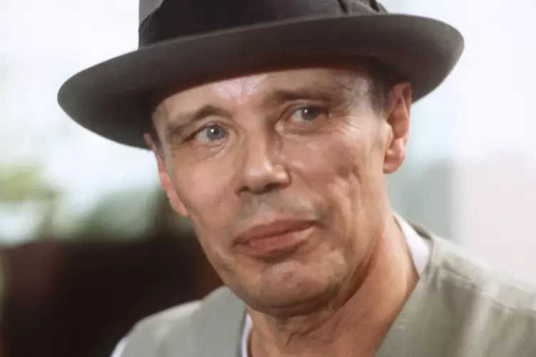 Eine der bedeutendsten K&uuml;nstlerpers&ouml;nlichkeiten des 20. Jahrhunderts: Joseph Beuys w&auml;re im Mai 100 Jahre alt geworden. 