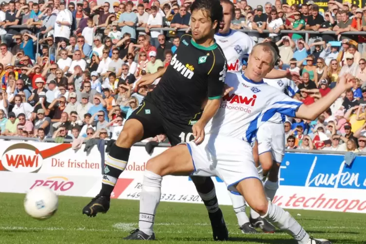 2006 machte Markus Lechner das größte Spiel seiner Karriere. Er machte dem brasilianischen Nationalspieler Diego (links) 120 Min