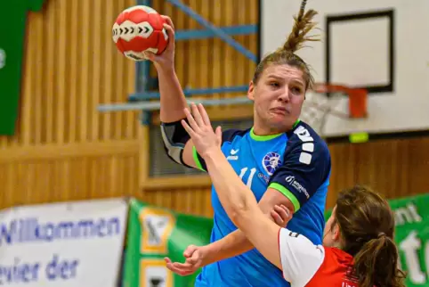 Für die Wölfinnen (hier Johanna Ebel am Ball) ist die Saison vorerst unterbrochen. 