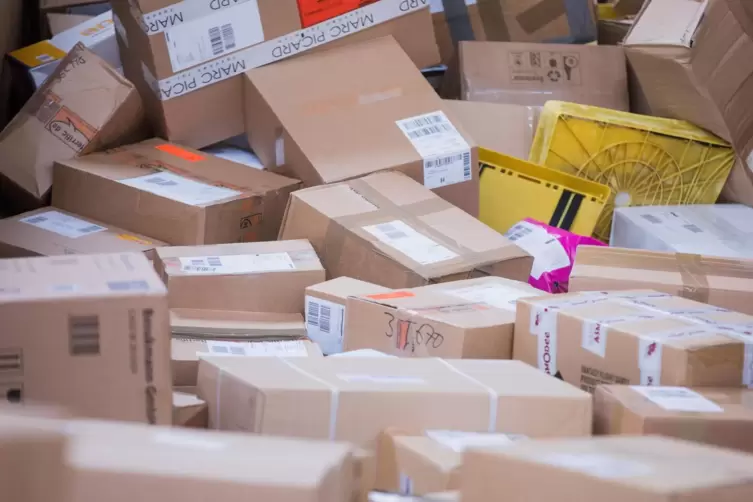 Zu Weihnachten ergießt sich eine Flut von Paketlieferungen über das Land: Doch in diesem Jahr ist bei den Angaben zu den Lieferz