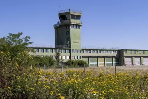Wird gründlich beprobt: Das ehemalige Flughafengelände in Sembach könnte mit Chemikalien belastet sein. Wie stark, das gilt es h