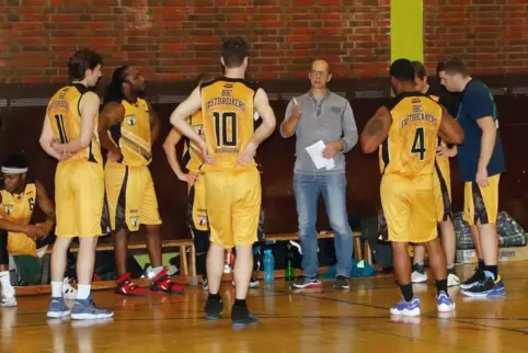 Coach Berthold Manz baut schon gegen Oppenheim auf den neuen Center Kaleb Zellars. 