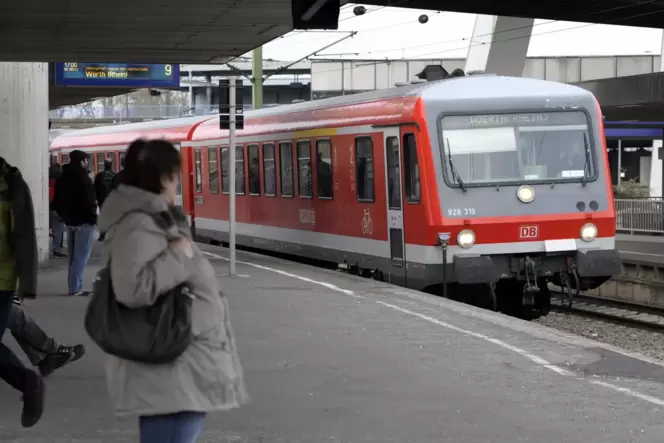Vor der Elektrifizierung der Strecke in die BASF wurden bei den BASF-Pendlerzügen meist Dieseltriebwagen der Baureihe 628 einges Vor der Elektrifizierung der Strecke in die BASF wurden bei den BASF-Pendlerzügen meist Dieseltriebwagen der Baureihe 628 einges