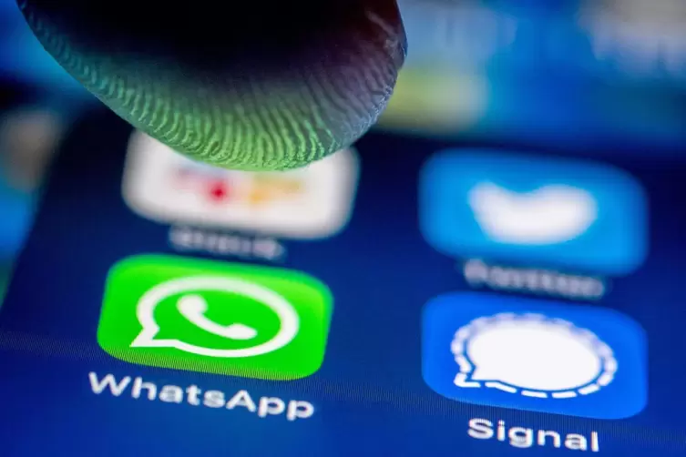 Die Polizei warnt vor Betrügern, die über Messenger-Dienste wie WhatsApp Geldforderungen stellen. 