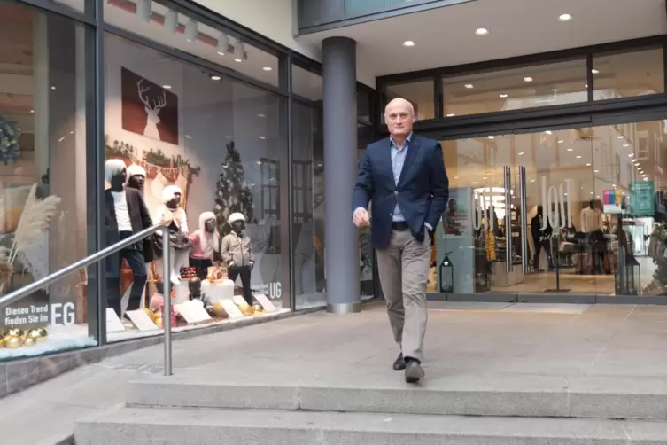 Steffen Jost ist Chef des gleichnamigen Grünstadter Modehauses und findet die neuen 2G-Regeln für den Einzelhandel nicht in Ordn