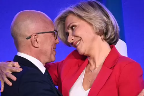 Verlierer und Gewinnerin: Eric Ciotti und die Spitzenkandidatin der französischen Konservativen, Valérie Pécresse. 