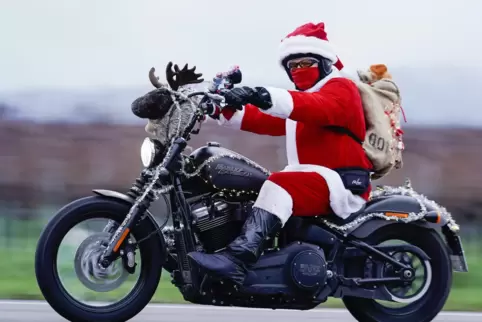 Patrick Kuntz, genannt Santa Pädde, organisiert die Nikolaus-Tour Pfälzer Harley-Fahrer. Der 50-jährige aus Knöringen hat die Sp