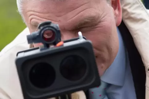 Könnte zum Einsatz kommen: Laserpistole. Könnte zum Einsatz kommen: Laserpistole.