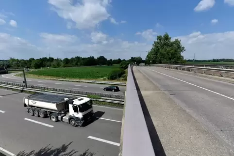 Ein Dauerbrenner der Mörscher Lokalpolitik: der Wunsch nach einer sicheren Überquerung der B9 für Radfahrer und Fußgänger. 