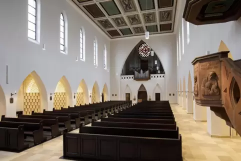 Neu gestaltet und mit Kolumbarium (links gut zu sehen): die Kirche Maria Schutz.