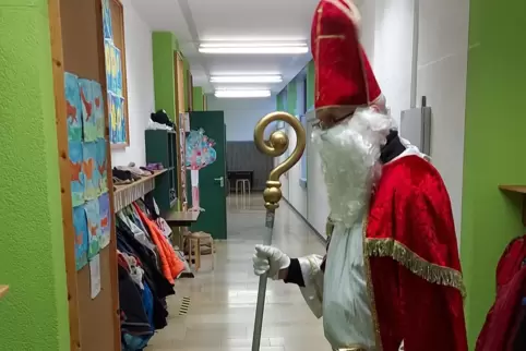 Manche Klasse dankte dem Nikolaus mit einem Gedicht für seinen Überraschungsbesuch. 