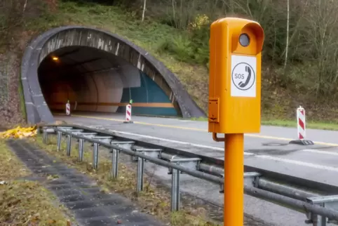 Bereits seit Sommer ist im Hörnchenbergtunnel bei Landstuhl jeweils nur eine Spur befahrbar und es gilt Tempo 60 – zum Unverstän