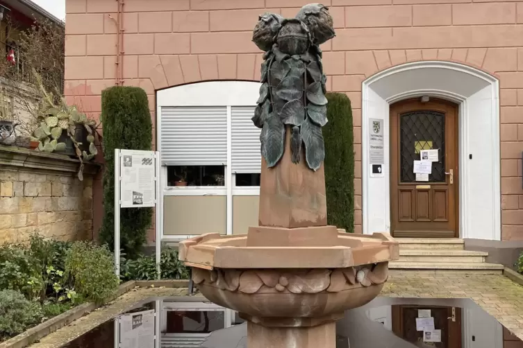 Der Brunnen ist ein beliebter Dorftreffpunkt geworden.