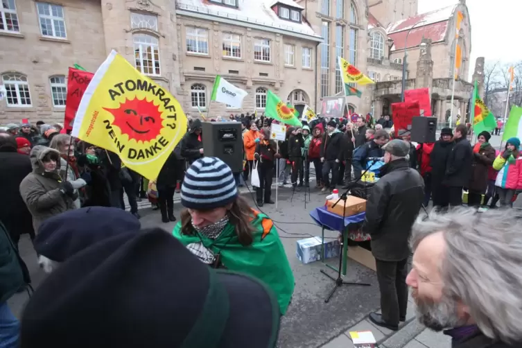 2011 hatte es Umweltproteste gegen Merkel vor der Festhalle gegeben. Einen Monat sp&auml;ter verk&uuml;ndete sie den Atomausstieg. 