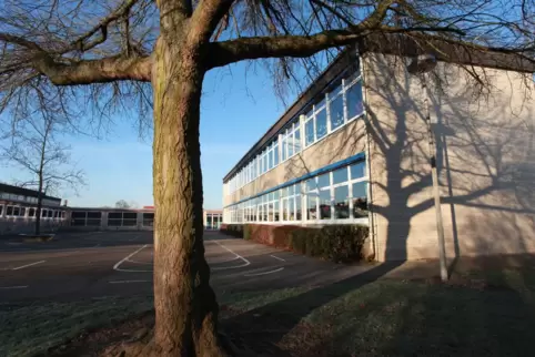 Wird seit Jahren saniert: die Grundschule Ottersheim, die auch Kinder auch Knittelsheim besuchen. 