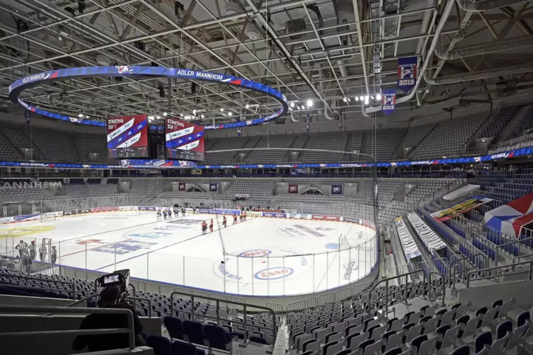 Kontrastprogramm in der SAP-Arena: keine Zuschauer beim Eishockeyspiel der Adler Mannheim am Sonntag. 
