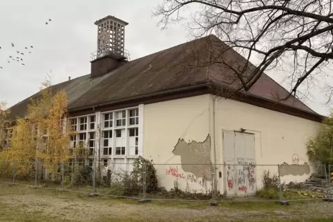 Optisch in keinem guten Zustand: Reithalle auf dem Normand-Areal. Optisch in keinem guten Zustand: Reithalle auf dem Normand-Areal.