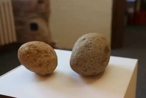 Steine, wie sie als SWurfgeschosse für sogenannte Bliden dienten. 