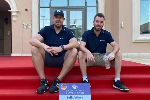 Golfen am Persischen Golf: Felix Wiese (links) und Steffen Benoit schwärmten beim Finale des „Race to Dubai“ von den klasse gepf