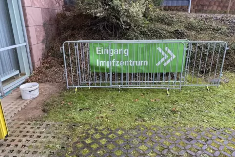 In nur wenigen Tagen wurde die Kommunale Impfstelle im Festhaus in Winnweiler aufgebaut. In nur wenigen Tagen wurde die Kommunale Impfstelle im Festhaus in Winnweiler aufgebaut.