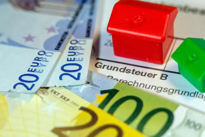 Die Grundsteuern steigen um 90 Prozentpunkte im neuen Jahr. Für Immobilienbesitzer bedeutet das einen Aufschlag von etwa einem F Die Grundsteuern steigen um 90 Prozentpunkte im neuen Jahr. Für Immobilienbesitzer bedeutet das einen Aufschlag von etwa einem F