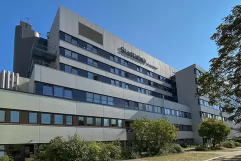 Die Sozialdemokraten fordern ein Ende des Vorgehens gegen frühere Spitzenkräfte des Frankenthaler Krankenhauses.