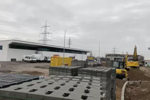 Die Baustelle zwischen Grünstadt und Asselheim. Links ist Aldi zu sehen, hinten Rewe. 
