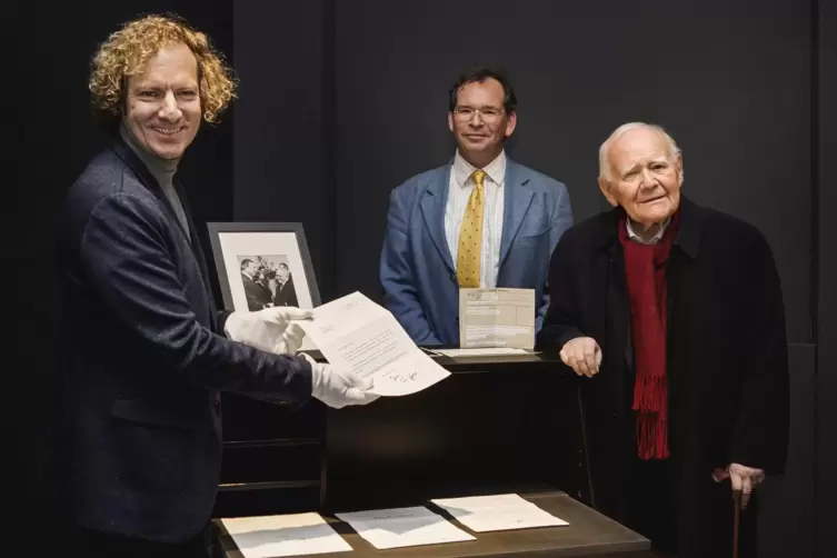 Im März 2020 im Historischen Museum der Pfalz in Speyer: Bertold Roland (rechts), sein Sohn Oliver als Geschäftsführer der Rolan