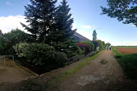 Der einsam gelegene Weg am Ortsrand als Radweg, das wäre für Schulkinder wohl eher ungeeignet, meinen die Grünen – und erklären 
