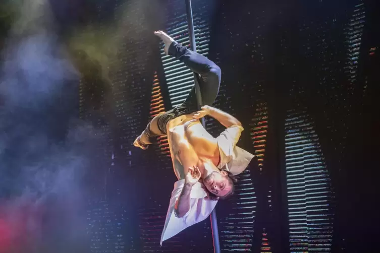 Sergey Mishchurenko an einer Pole.