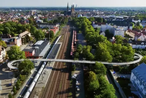 Aufgang in der Burgstraße: Schneckennudel-Brücke. Aufgang in der Burgstraße: Schneckennudel-Brücke.