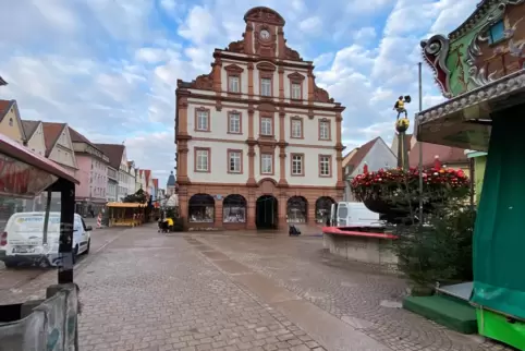 Ausgedünnt: Aufbaubereich des Weihnachtsmarkts. Ausgedünnt: Aufbaubereich des Weihnachtsmarkts.