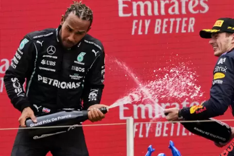 Wer lässt am Sonntag die Korken knallen? Lewis Hamilton (links) oder Max Verstappen?