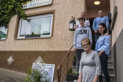 Protofino-Inhaberin Edda Tiano (vorne) und ihr Team haben wegen der Regelverschärfungen wieder viel Mehrarbeit. Sie überlegen, v