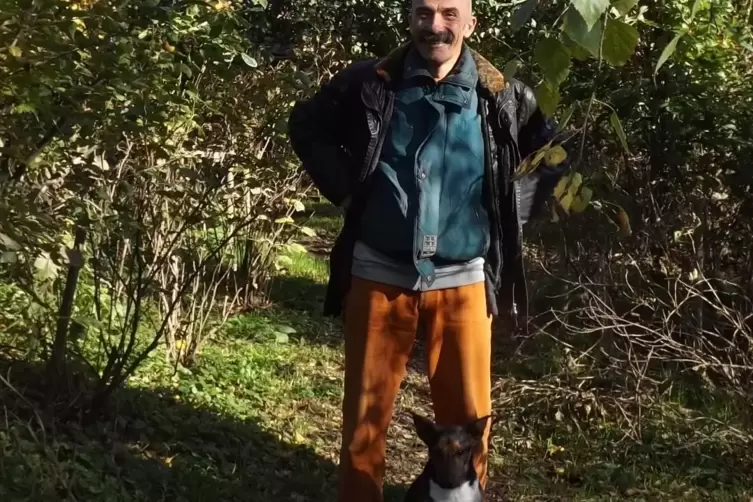 Bruno ist Hausgenosse in Webers Atelier und morgens und st&auml;ndiger Begleiter bei den Aktionen in der Natur. 