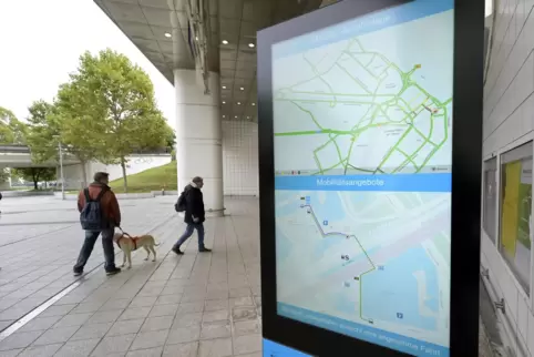 Bisher ist ein Monitor am Berliner Platz in Betrieb.